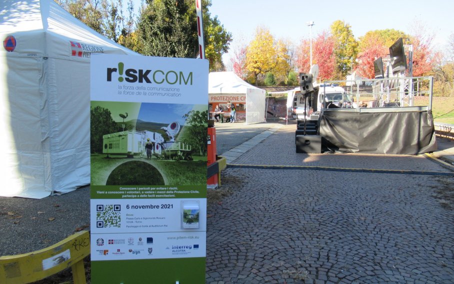 RISK-COM in piazza